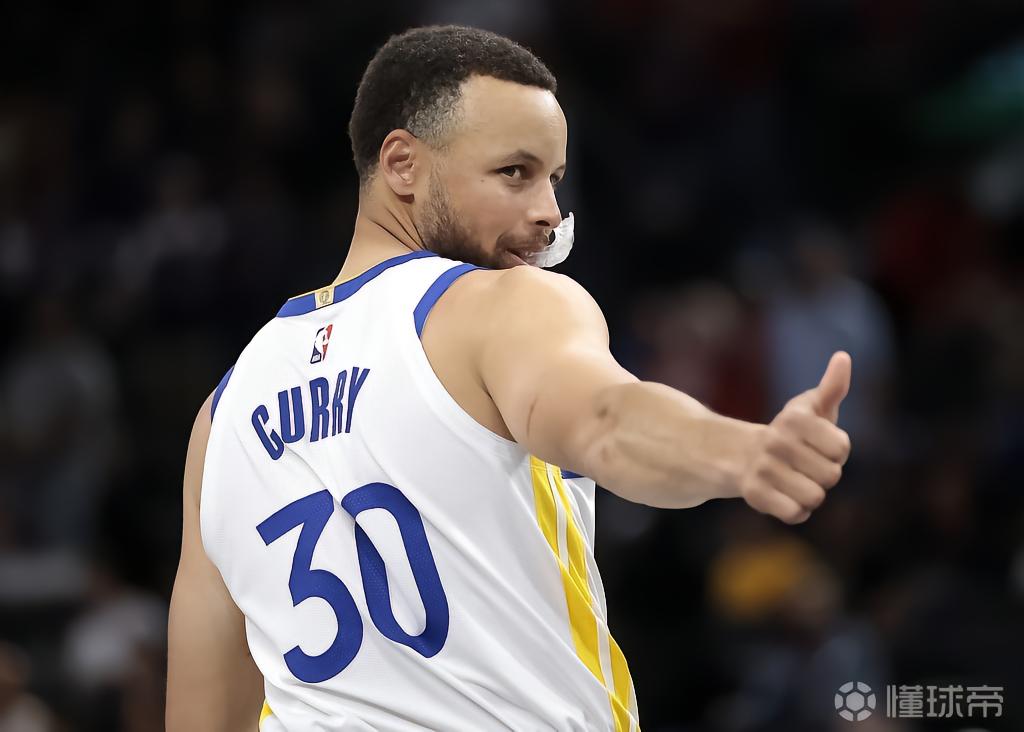 率队逆转，库里23投12中&三分12中7砍下35分，正负值+9